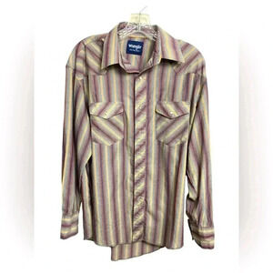 Vintage Wrangler long sleeved,lightweight,button-down  shirt pearlescent buttons